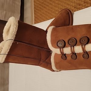 Bobbie Brooks Sherpa Boots Chestnut Boots Size 7